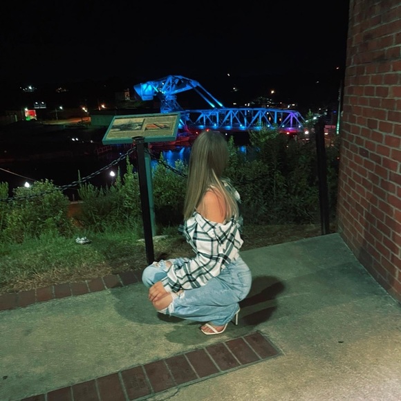 Meet your Posher, Gwen - Picture 1 of 1